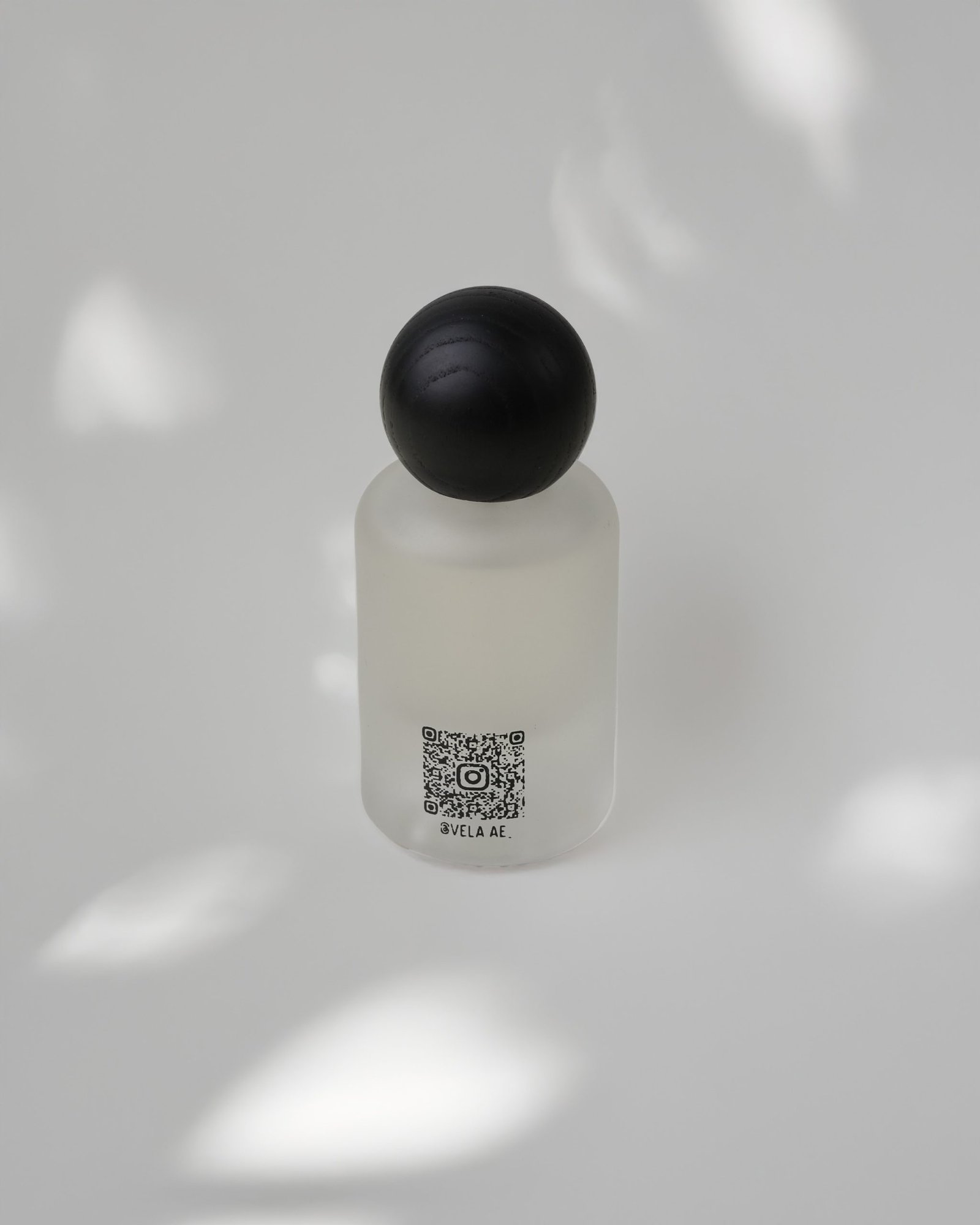 Perfume in acrylic box - Image 2