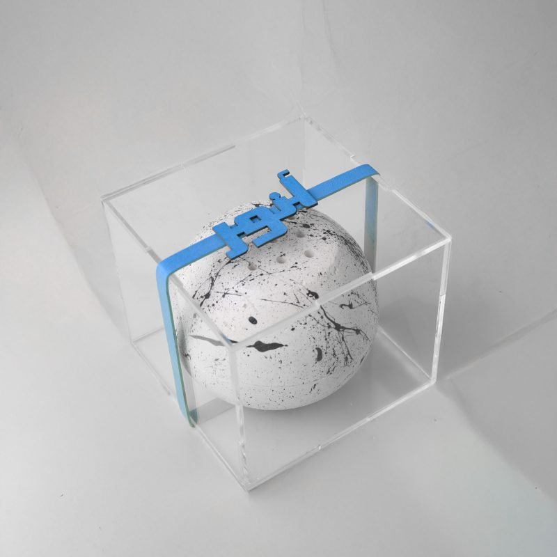 Ball midkhan in acrylic box