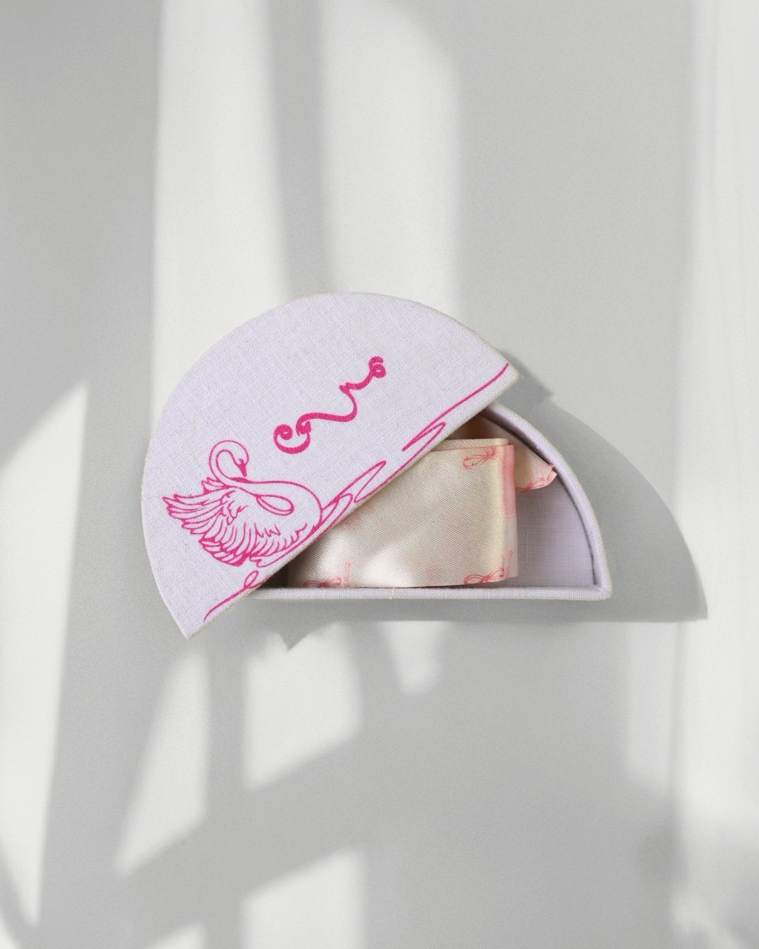 Twilly in fabric box