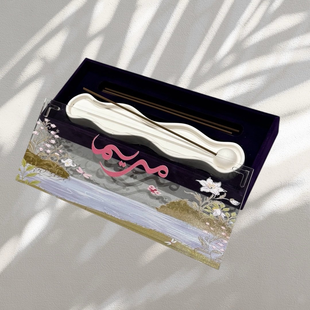 Oud sticks in velvet box